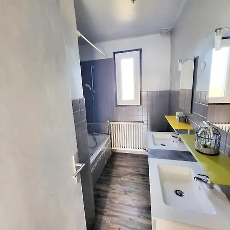 A Ria-sirach Avec Vue Sur Montagnes, 80 M² * Ria